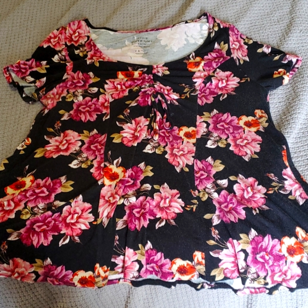 Torrid soft knit floral shirt